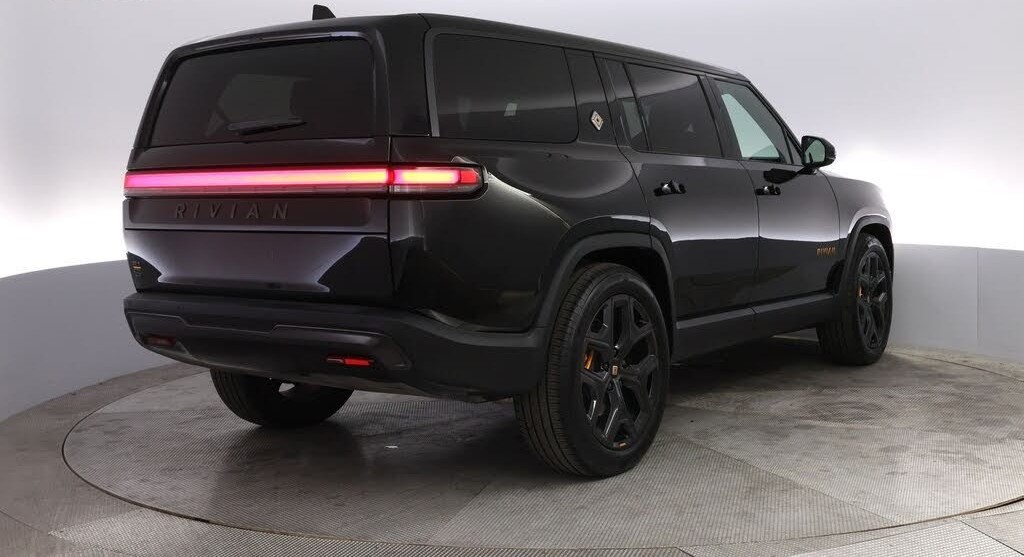 2025 Rivian R1S Ascend Tri Max Motor -SUV