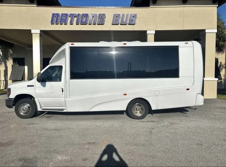 2019 Ford E-450 Shuttle Bus