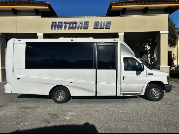 2019 Ford E-450 Shuttle Bus