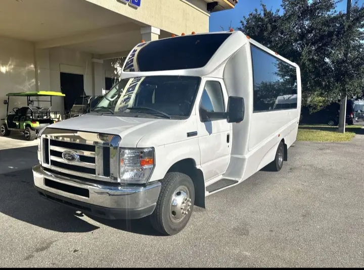 2019 Ford E-450 Shuttle Bus