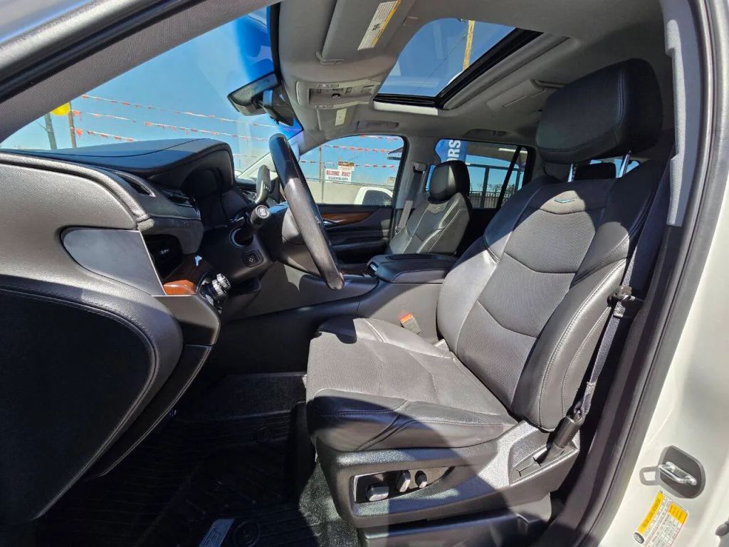 2019 Cadillac Escalade Premium 4WD – Powerful 6.2L V8 SUV