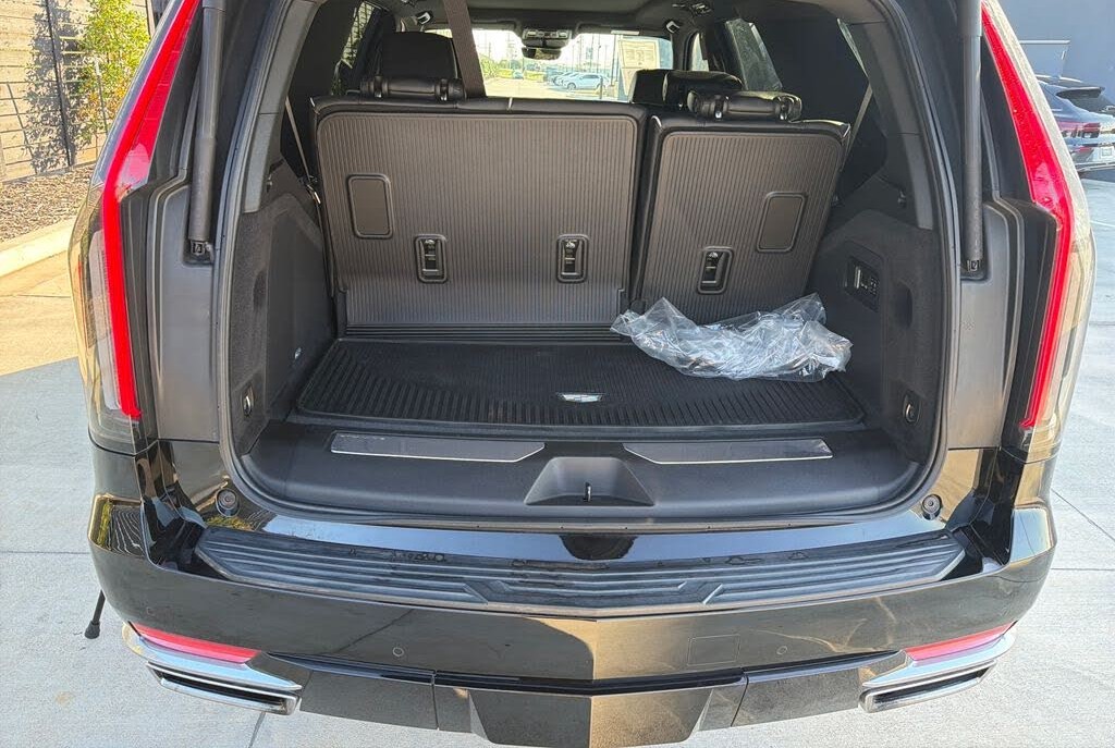 2023 Cadillac Escalade Premium 4WD – Low Mileage Luxury SUV