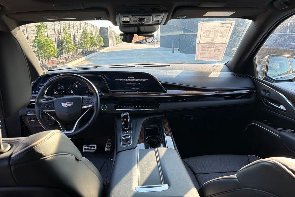 2023 Cadillac Escalade Premium 4WD – Low Mileage Luxury SUV