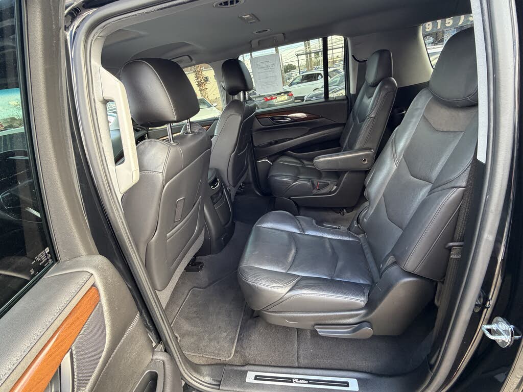Well-Equipped 2020 Cadillac Escalade ESV RWD   SUV