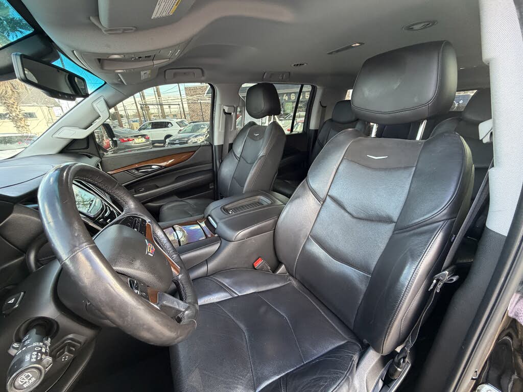 Well-Equipped 2020 Cadillac Escalade ESV RWD   SUV