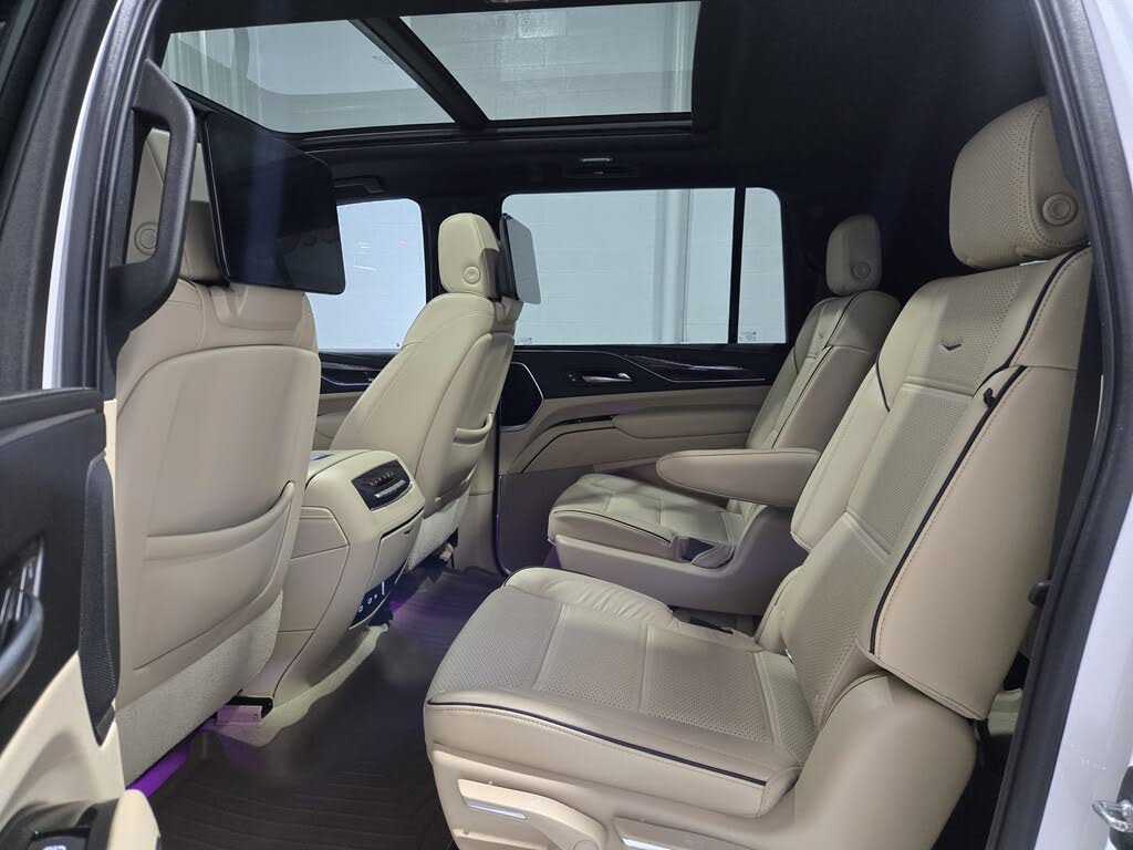 Luxury SUV: 2021 Cadillac Escalade ESV Premium Luxury AWD