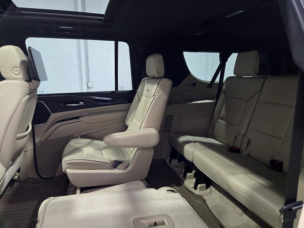 Luxury SUV: 2021 Cadillac Escalade ESV Premium Luxury AWD