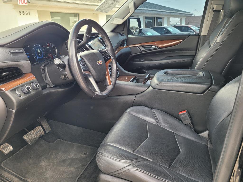 2018 Cadillac Escalade ESV Luxury 4WD – Premium SUV