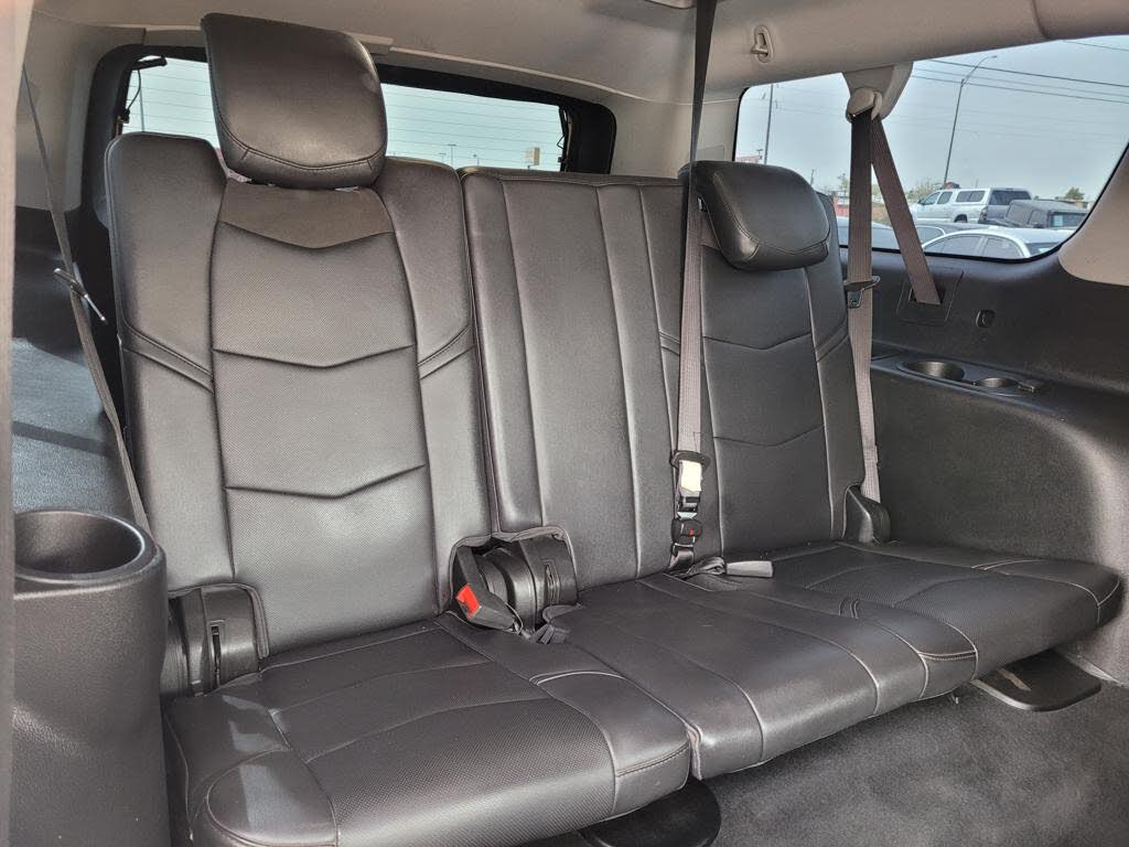 2018 Cadillac Escalade ESV Luxury 4WD – Premium SUV