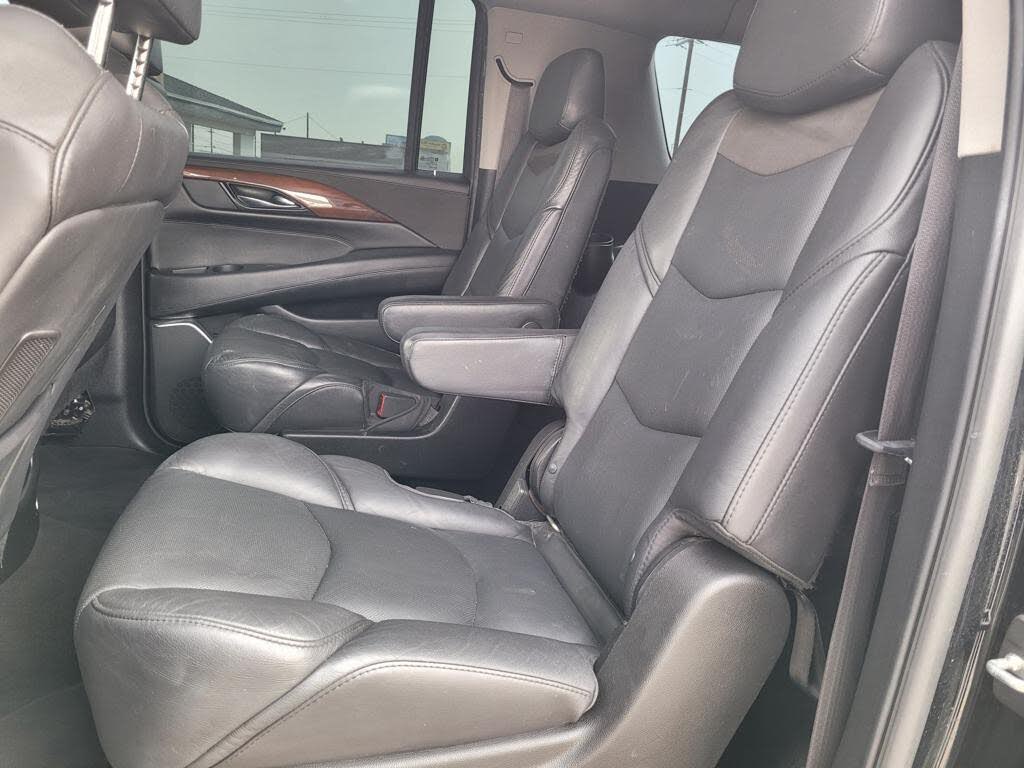 2018 Cadillac Escalade ESV Luxury 4WD – Premium SUV