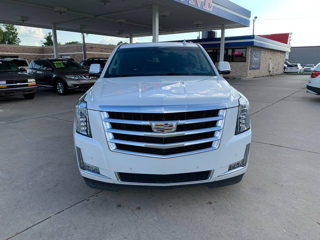 Spacious and Capable 2016 Cadillac Escalade Premium 4WD SUV