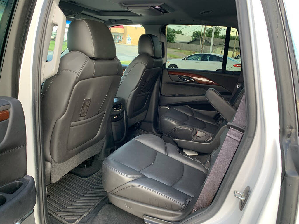 Spacious and Capable 2016 Cadillac Escalade Premium 4WD SUV