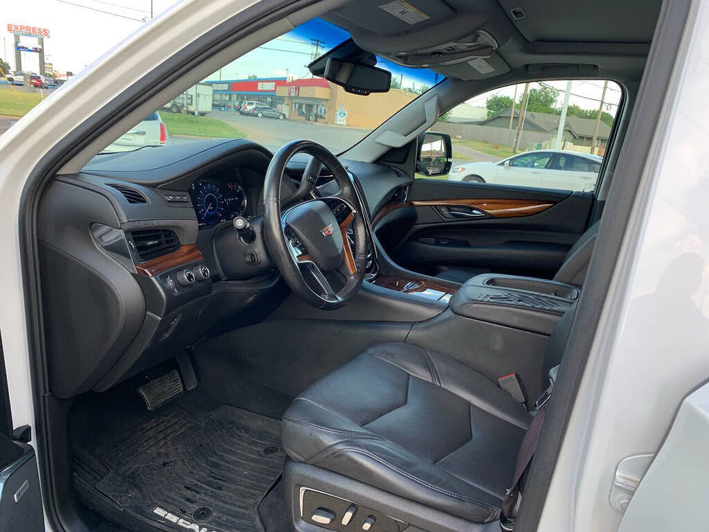 Spacious and Capable 2016 Cadillac Escalade Premium 4WD SUV