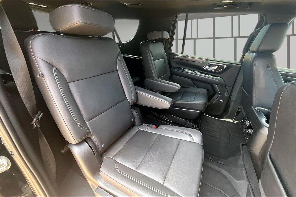 2022 Chevrolet Suburban Z71 4WD – Powerful V8 Performance SUV