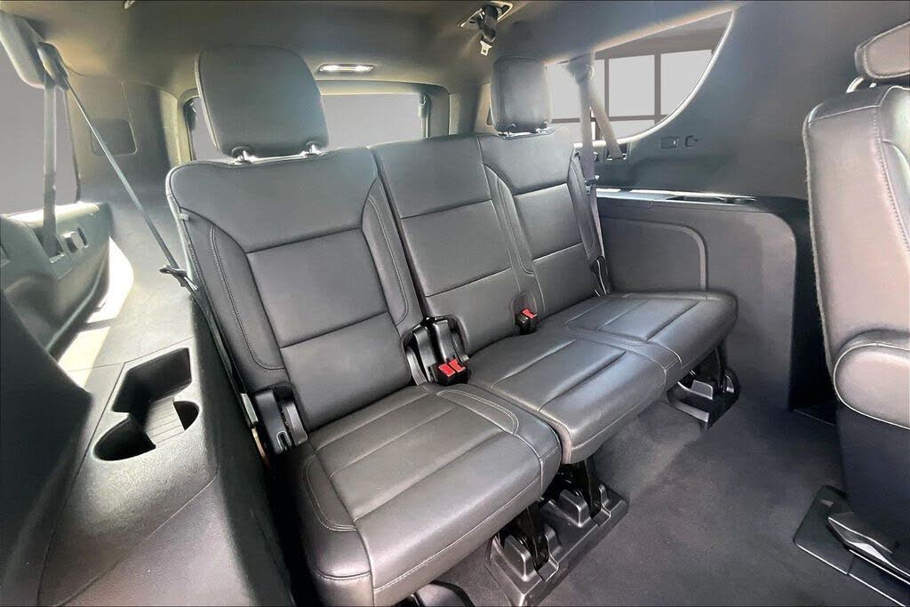 2022 Chevrolet Suburban Z71 4WD – Powerful V8 Performance SUV
