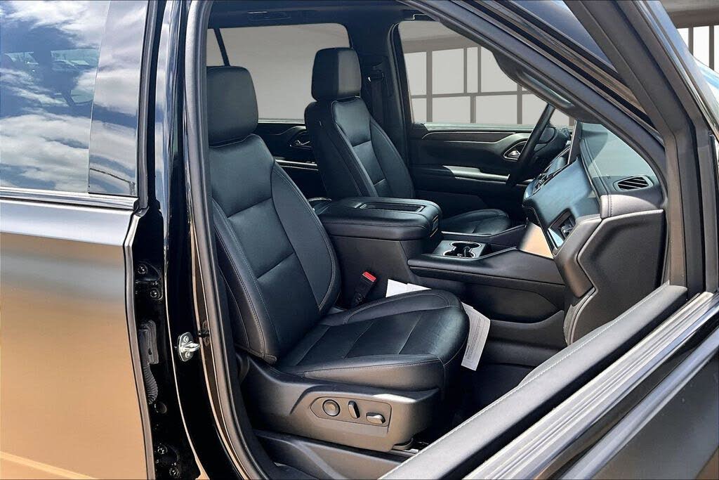 2022 Chevrolet Suburban Z71 4WD – Powerful V8 Performance SUV