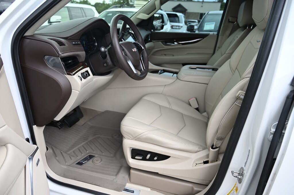 2017 Cadillac Escalade Luxury RWD – Premium SUV with V8 Power
