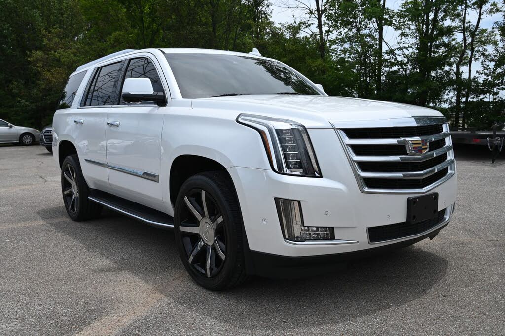 2017 Cadillac Escalade Luxury RWD – Premium SUV with V8 Power