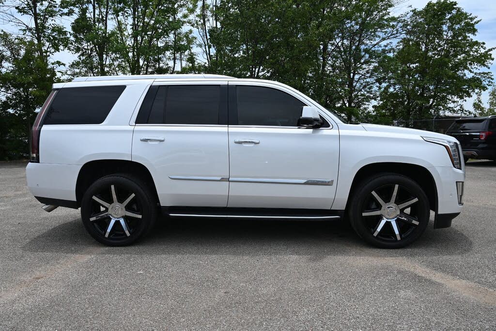 2017 Cadillac Escalade Luxury RWD – Premium SUV with V8 Power