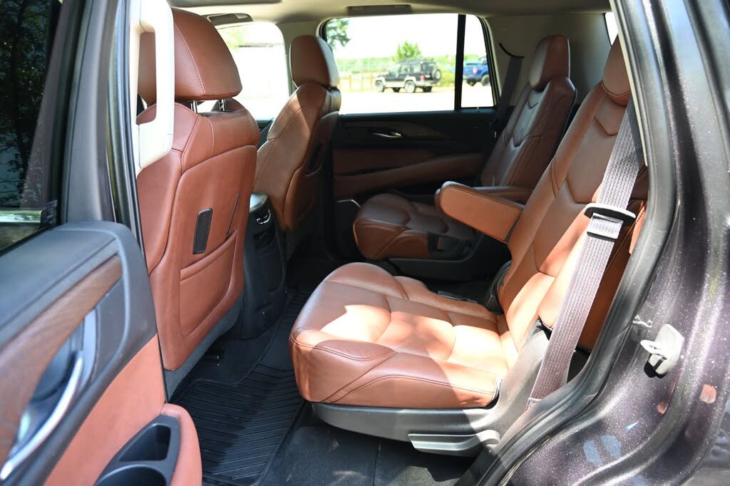 2017 Cadillac Escalade Luxury RWD SUV– Powerful 6.2L V8 Performance