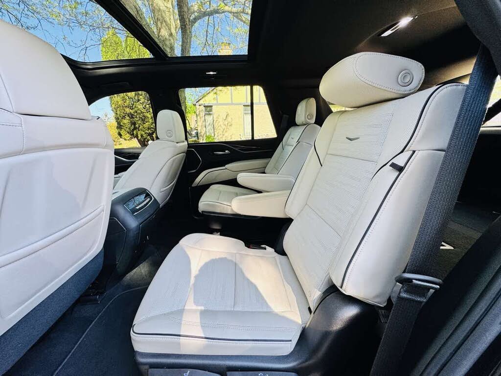 2023 Cadillac Escalade Sport 4WD – Luxury SUV with V8 Power