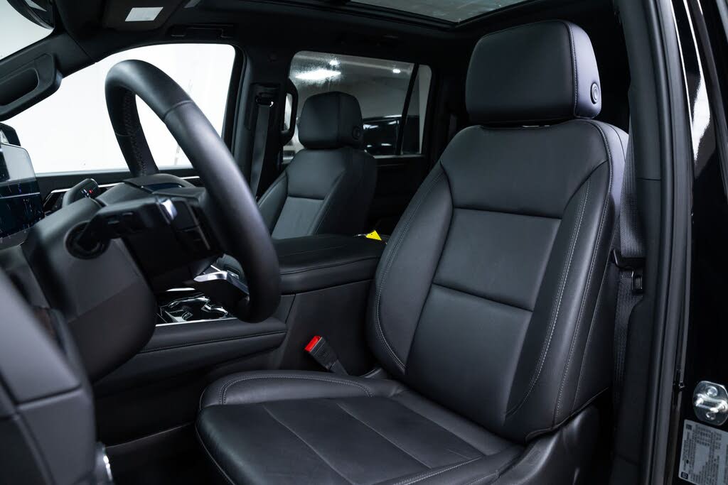 2025 Chevrolet Suburban Z71 4WD – Diesel Performance SUV