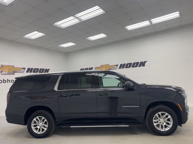 2025 Chevrolet Suburban LT 4WD – Full-Size SUV Excellence