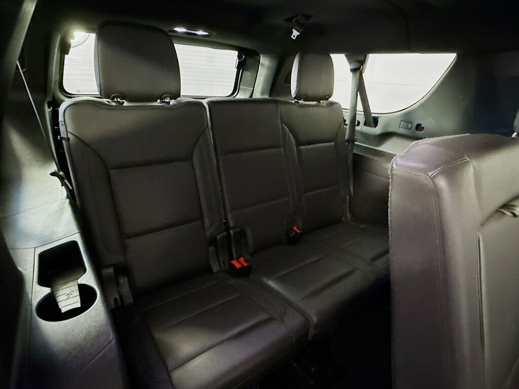 2021 Chevrolet Suburban LT 4WD – V8 Power & Spacious SUV