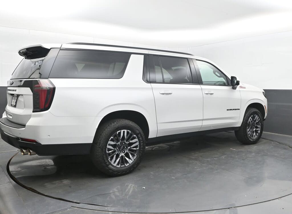 2025 Chevrolet Suburban Z71 4WD for Sale – Low Mileage SUV