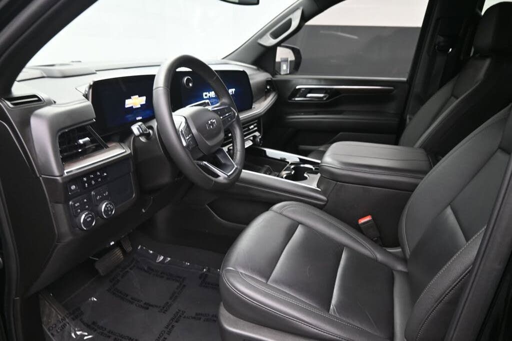 Spacious SUV : 2025 Chevrolet Suburban Z71 4WD