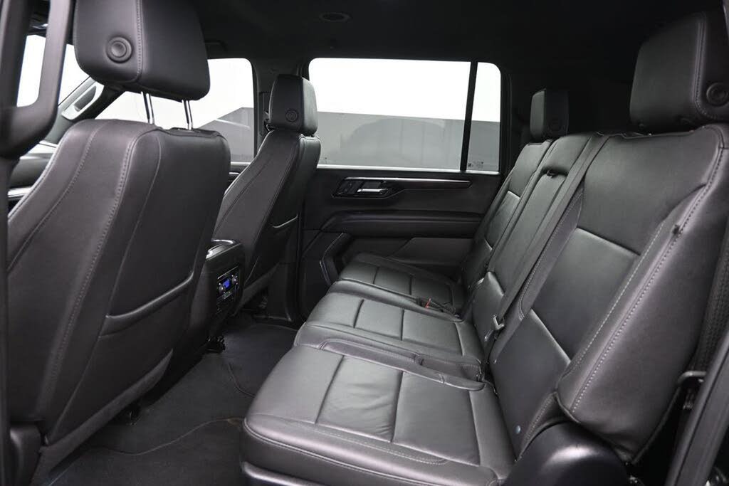 Spacious SUV : 2025 Chevrolet Suburban Z71 4WD