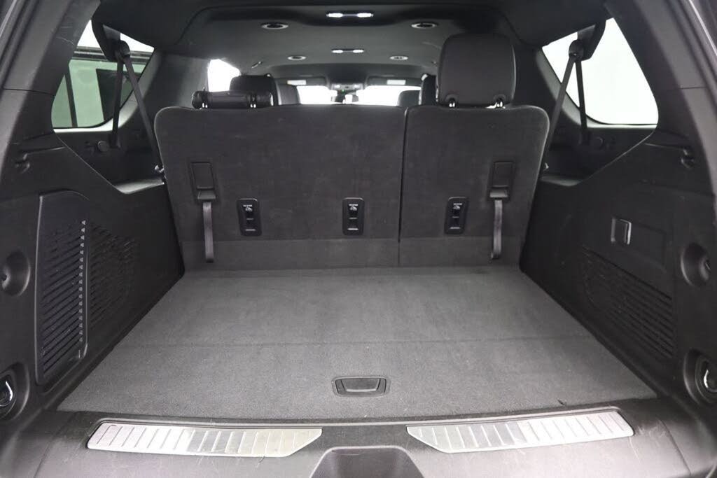 Spacious SUV : 2025 Chevrolet Suburban Z71 4WD