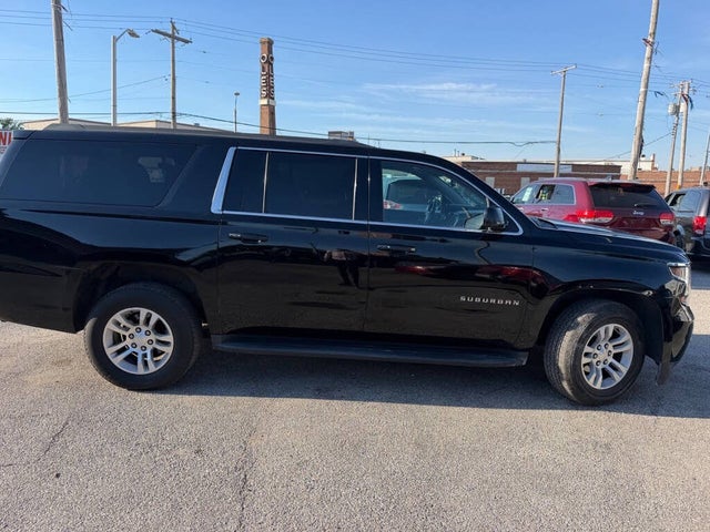 Luxury 2017 Chevrolet Suburban SUV with 5.3L V8 Engine