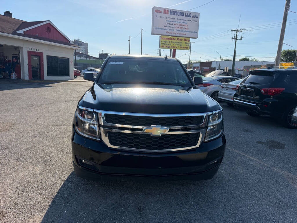 Luxury 2017 Chevrolet Suburban SUV with 5.3L V8 Engine