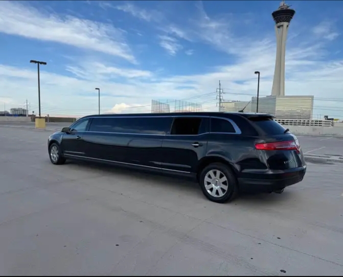 2018 Lincoln MKT Limousine