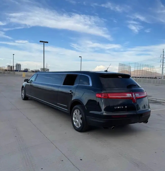 2018 Lincoln MKT Limousine