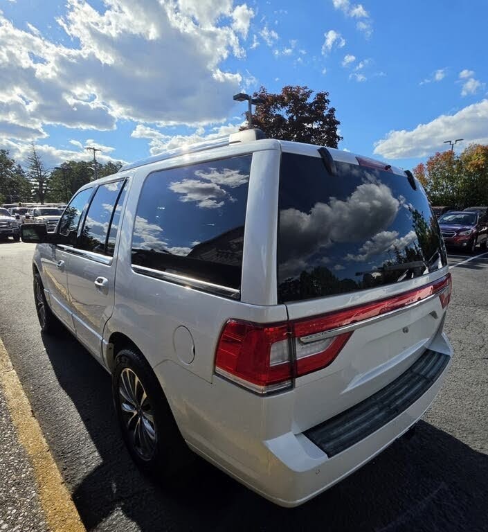 2016 Lincoln Navigator Select RWD