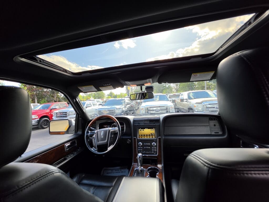 2016 Lincoln Navigator Select RWD