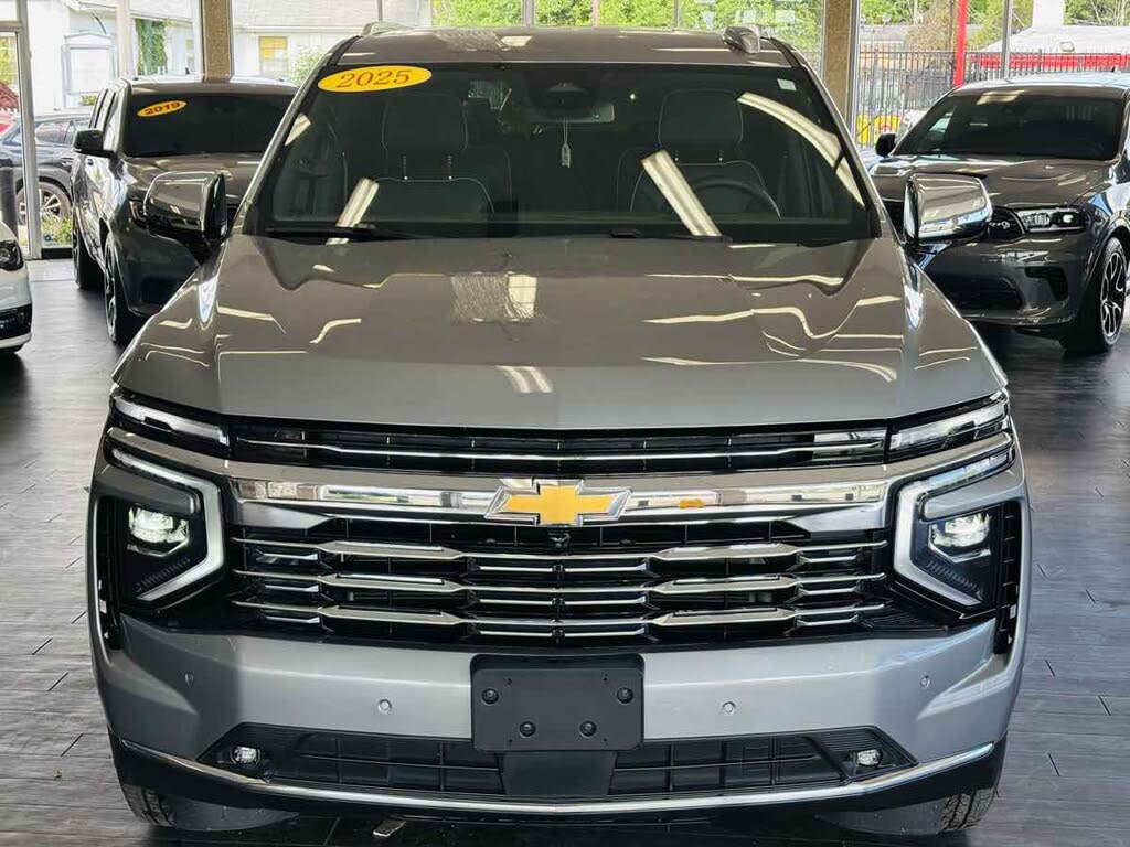 2025 Chevrolet Suburban Premier 4WD – Premium SUV