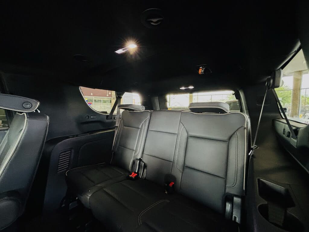 2025 Chevrolet Suburban Premier 4WD – Premium SUV