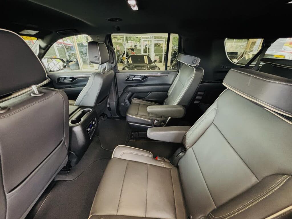 2025 Chevrolet Suburban Premier 4WD – Premium SUV