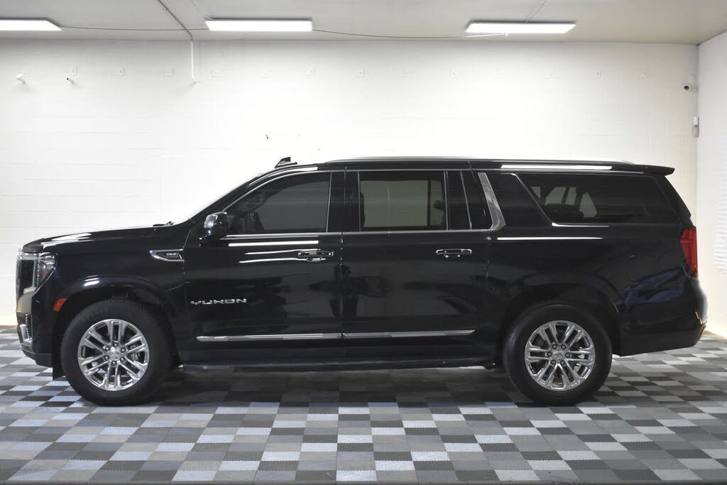 2021 GMC Yukon XL SLT 4WD SUV with 5.3L V8 Engine