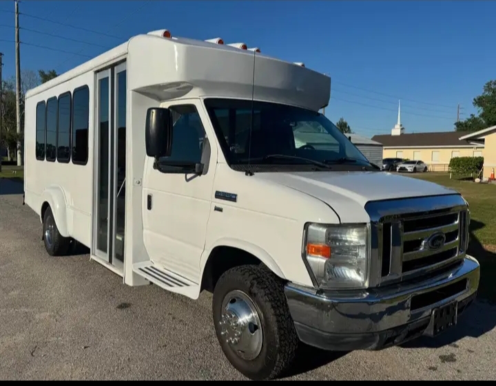 2012 Ford E-450 Shuttle Bus