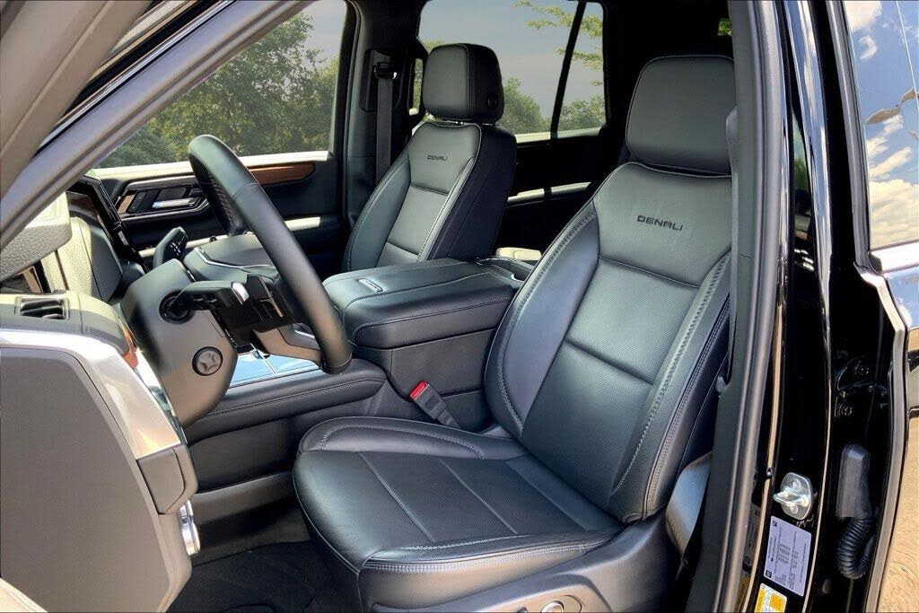 2025 GMC Yukon Denali 4WD – Low Mileage Luxury SUV
