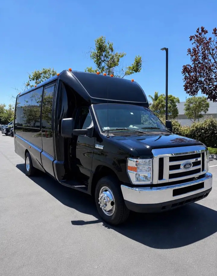 2018 Ford E-450 Shuttle Bus