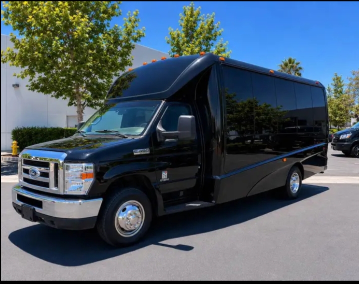 2018 Ford E-450 Shuttle Bus