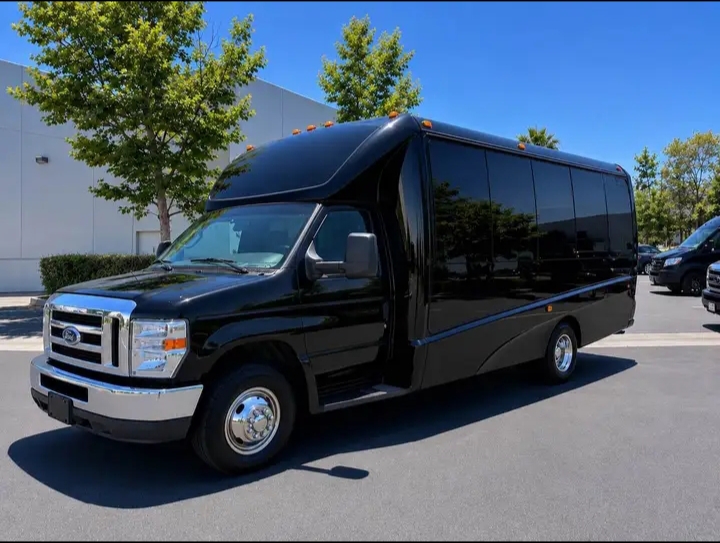 2018 Ford E-450 Shuttle Bus