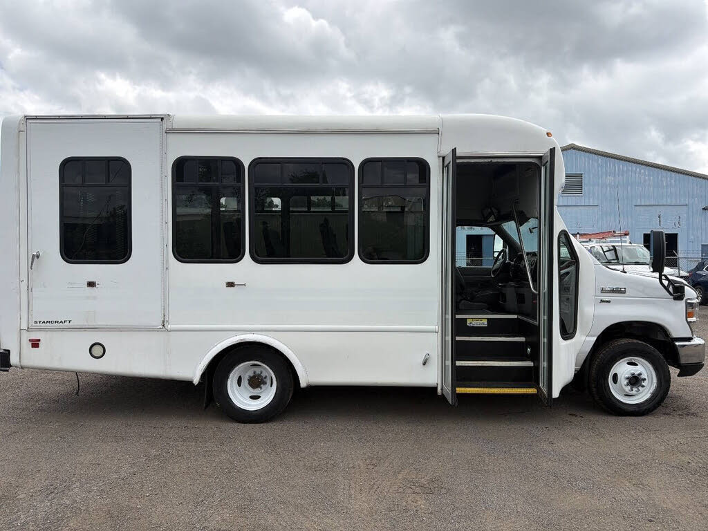 2018 Ford E-Series E-350 RWD Shuttle Bus with 6.2L V8 Engine