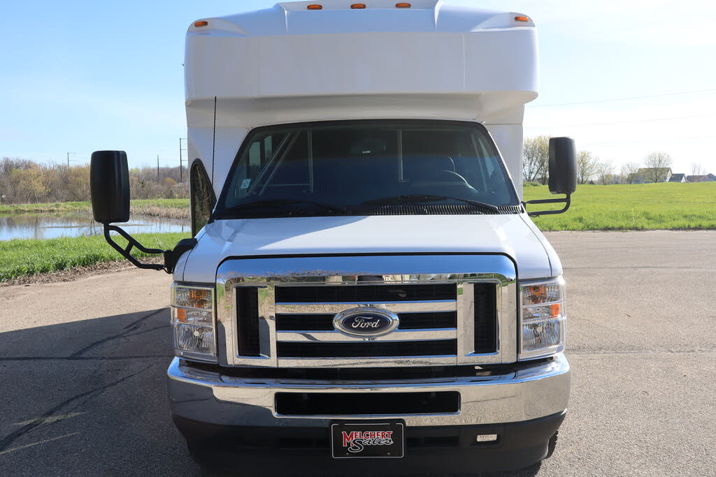 Reliable 2023 Ford E-450 Super Duty Shuttle Bus with V8 Power