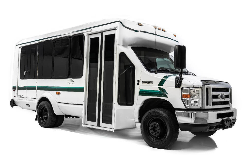Reliable 2016 Ford E-350 Super Duty Shuttle Bus